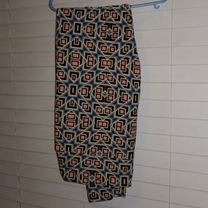 NWOT TC LuLaRoe leggings fit sizes 12-22